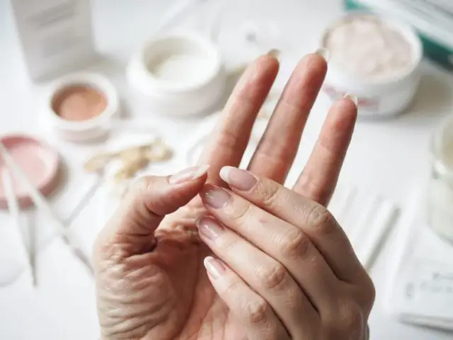Jak zapuścić paznokcie? Kompleksowy poradnik po dietę i pielęgnację