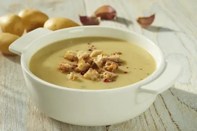 Jak zrobić zupę czosnkową, aby zachwycić smakiem i aromatem