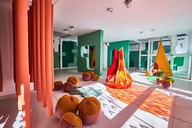 Sensoryczna sala zabaw Warszawa - idealne miejsce dla Twojego dziecka