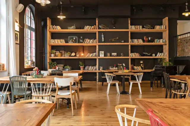 Ile kosztuje kieliszek wódki w barze? Ceny, które Cię zaskoczą