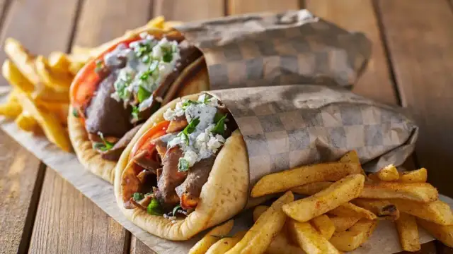 Doner kebab: Historia, skład, różnice jak rozpoznać dobry?