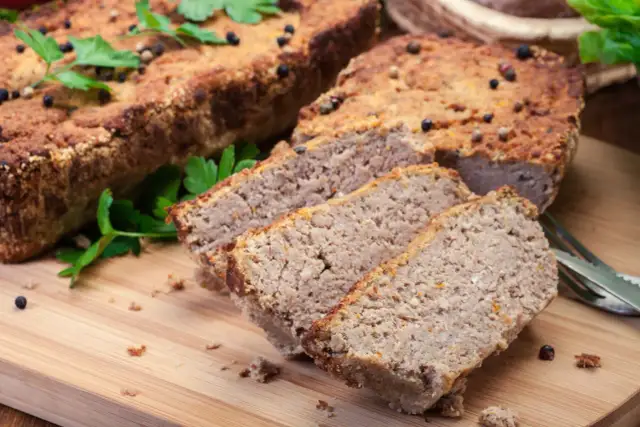 Ile jajek daje się do pasztetu, aby uzyskać idealną konsystencję?