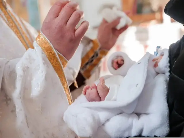 Ile dać na chrzciny? Poradnik Matki Chrzestnej bez gaf!