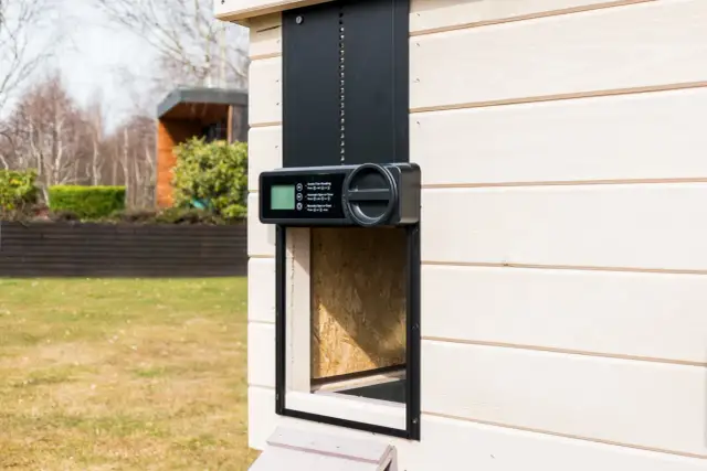 Jak zrobić automatyczne drzwi do kurnika? DIY czy gotowe?