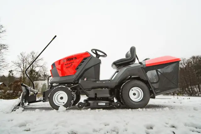 Jakie ciśnienie w kołach traktorka kosiarki zapewni bezpieczeństwo?