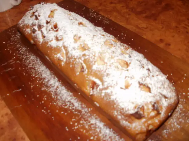 Szybkie ciasto z jabłkami w keksówce – idealny przepis na każdą okazję