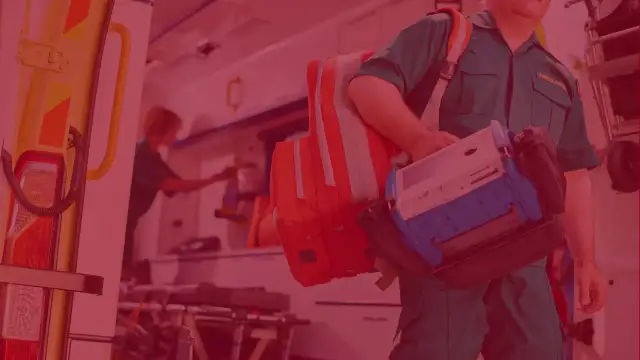 Jak zostać ratownikiem medycznym? Kluczowe wymagania i kroki do sukcesu