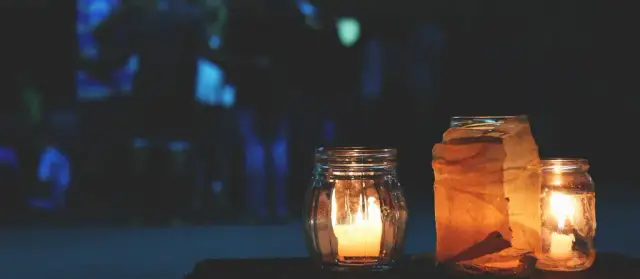 Czym jest czuwanie w kościele? Znaczenie, przebieg i praktyczne porady