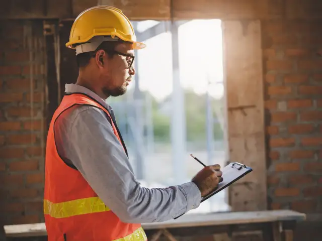 Nadzór budowlany nakazuje remont? Poznaj swoje prawa i obowiązki