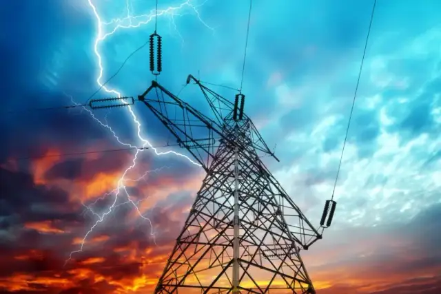 Kierunek prądu: Umowny vs. rzeczywisty i rola w fotowoltaice