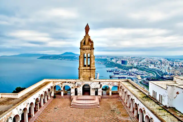 Algieria czy jest bezpiecznie? Odkryj zagrożenia i bezpieczne miejsca