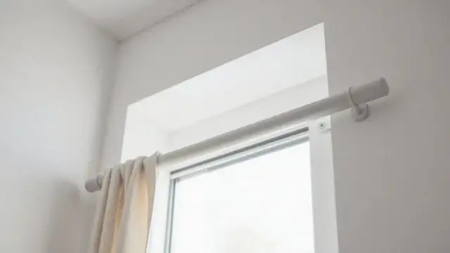 Jak odkręcić karnisz łatwo i bez uszkodzeń ściany