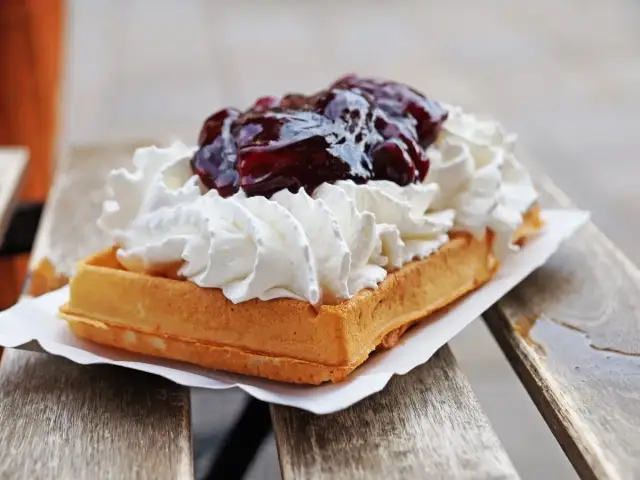 Gofry nad morzem: Ile naprawdę kosztują? Uniknij paragonu grozy!