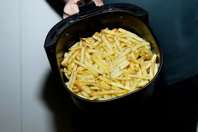 Jak zrobić idealne frytki z airfryera? Chrupkość gwarantowana!