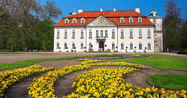 5 pałaców w Opych przyciągających turystów z całej Polski