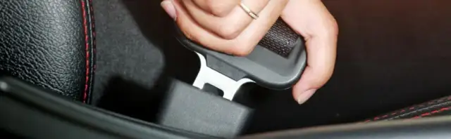 Napinacz pasa: Diagnoza, naprawa, wymiana. Bezpieczeństwo przede wszystkim!