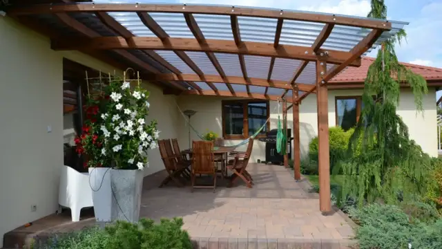 Jaką kantówkę na pergolę wybrać, aby uniknąć kosztownych błędów?