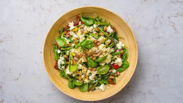 Sałatka z pekińskiej do grilla – idealny dodatek do letnich przyjęć