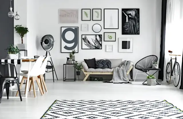 Czarne meble w salonie – jak dodatki mogą odmienić wnętrze