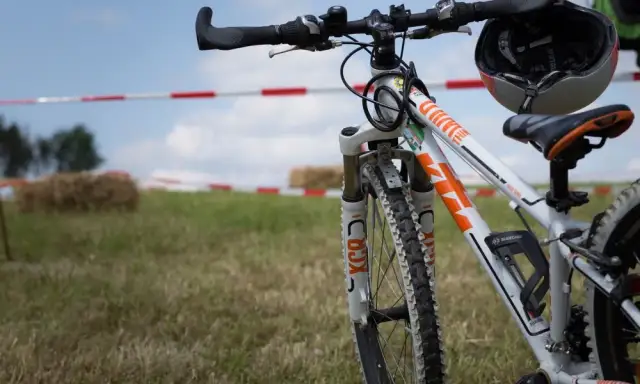 MTB vs Cross: Jak wybrać rower i nie żałować?