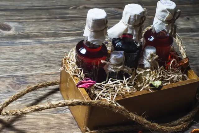 Najlepsze pomysły jak śmiesznie zapakować alkohol na prezent i zaskoczyć bliskich