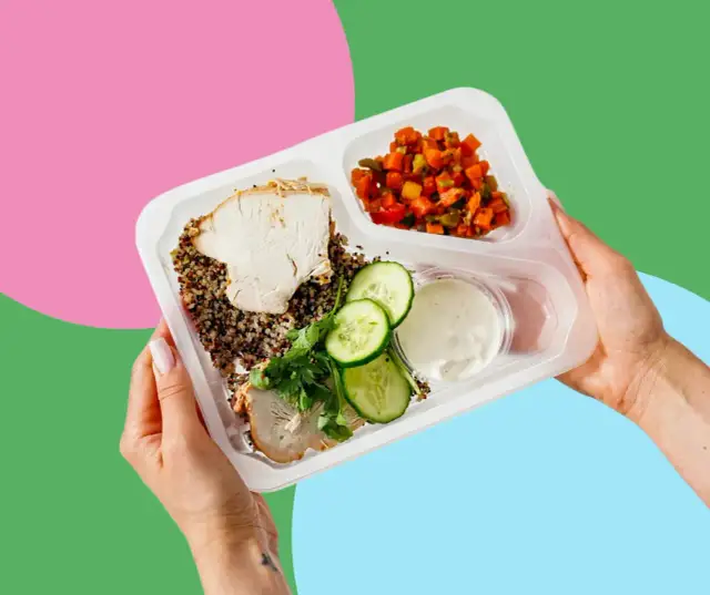 Jak wygląda dostawa cateringu dietetycznego? Odkryj szczegóły i proces