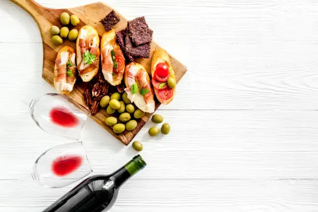 Jakie przekąski do grzanego wina sprawią, że każdy je pokocha?