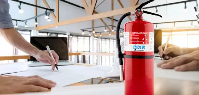 Co ile przegląd gaśnic w budynkach? Nie przegap ważnych terminów!