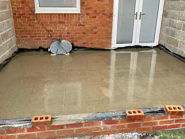 Jaka grubość folii pod wylewkę? Wybierz mądrze i uniknij błędów