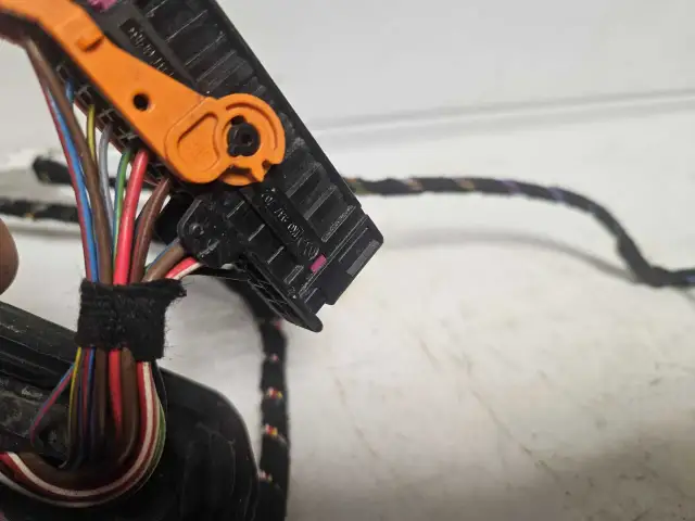 Wiązka elektryczna drzwi Skoda Fabia 2 – uniknij kosztownych napraw