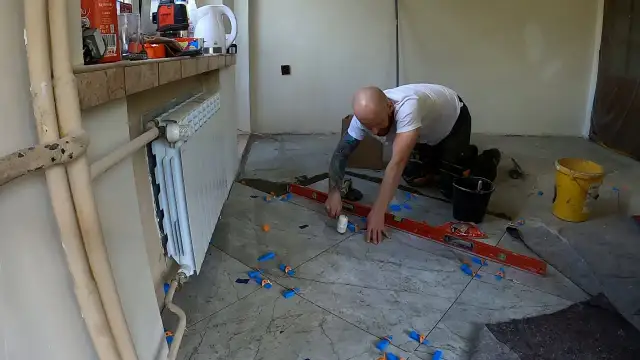 Jak układać terakotę w karo - uniknij najczęstszych błędów i zyskaj efektowny wygląd