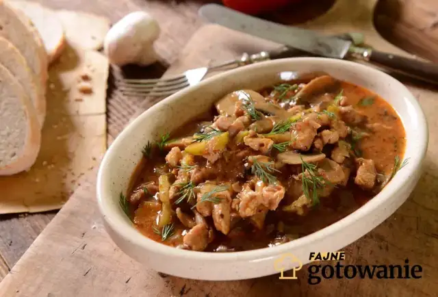 Sekret miękkiego gulaszu z żołądków drobiowych przepis krok po kroku