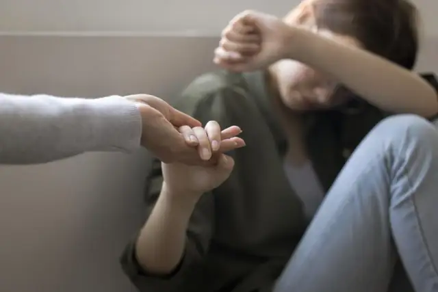 Co to jest syndrom sztokholmski i jak wpływa na ofiary przemocy