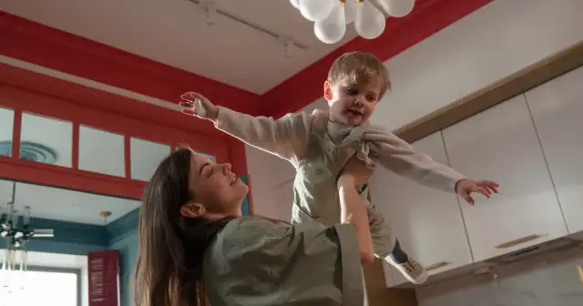 Czy można wyrzucić matkę z dzieckiem z wynajmowanego mieszkania? Sprawdź prawa