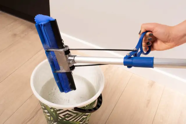 Jaki mop do płytek z połyskiem? Wybierz idealny i zapomnij o smugach!