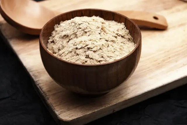 Czym zastąpić ser żółty w diecie wegańskiej? Sprawdzone alternatywy