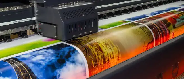 Druk offsetowy na folii PCV: trwałe i efektowne rozwiązania reklamowe