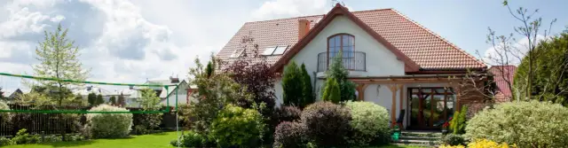 Dom całoroczny – co to znaczy i jak go zbudować, by nie żałować