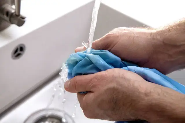 Skuteczne sposoby na usunięcie plam z lodów czekoladowych w 5 krokach