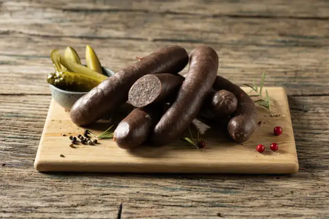 Grillowana kaszanka: kalorie i jak ją "odchudzić"? Ekspert radzi