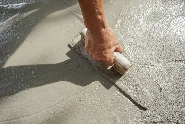 Wylewka betonowa ile na m2 – poznaj koszty i ważne szczegóły