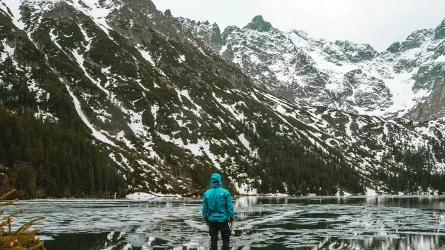 Majówka w górach: Gdzie jechać, by uniknąć tłumów i cieszyć się naturą?