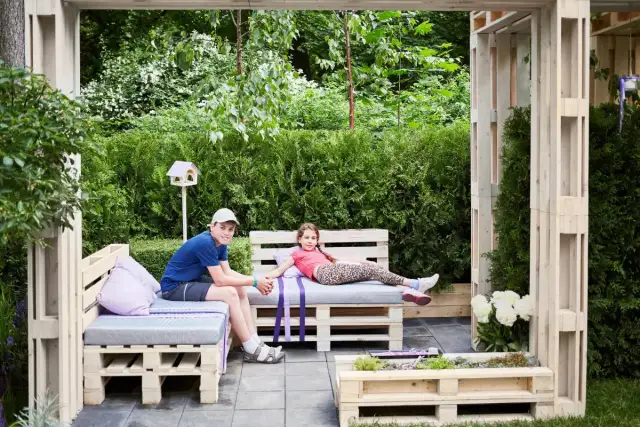 Jak zrobić meble ogrodowe z bali? Poradnik DIY i oszczędności