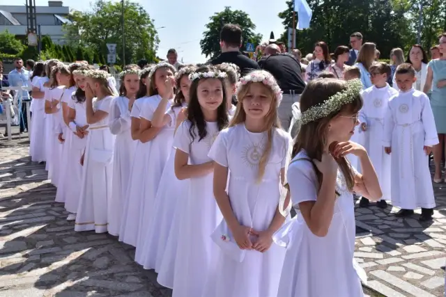 Ile dać na komunię? Praktyczny przewodnik po kwotach i zwyczajach