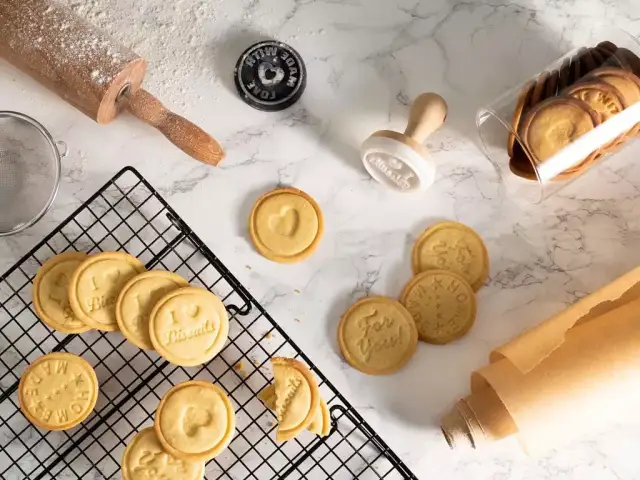 Ile piec ciastka kruche, aby były idealnie chrupiące i pyszne