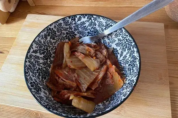 Kimchi w domu: Twój przepis na koreański superfood! Bez błędów