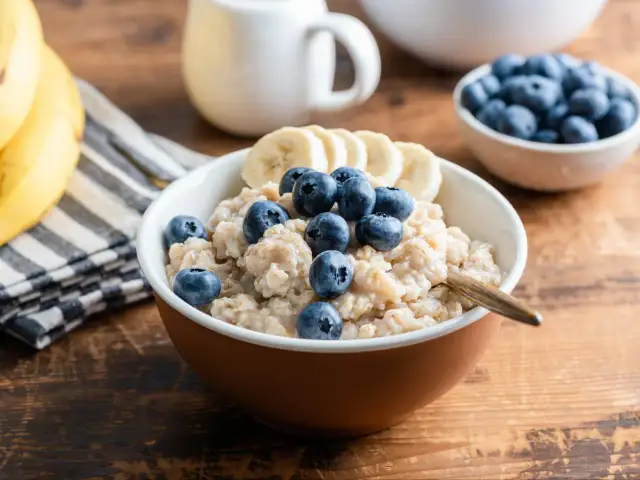 Jak zrobić owsiankę fit, aby cieszyć się zdrowiem i smakiem