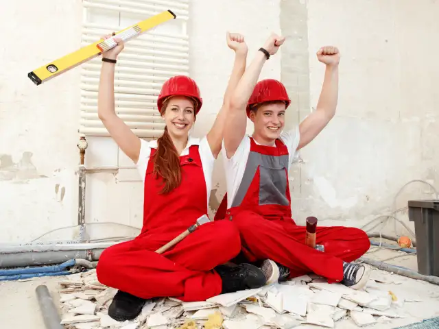 Stary tynk? Usuń go sam! Poradnik: metody, narzędzia, wskazówki