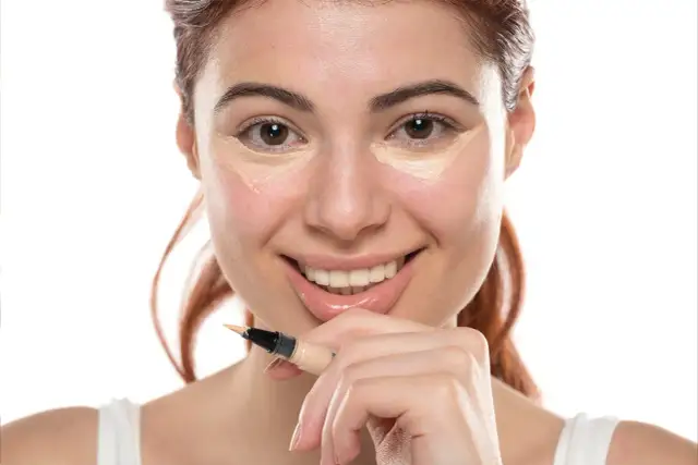 Jak dobrać kolor korektora? Poznaj sekrety perfekcyjnej cery