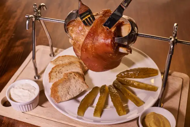 Gdzie zjeść golonkę? Najlepsze restauracje w Krakowie i Lublinie